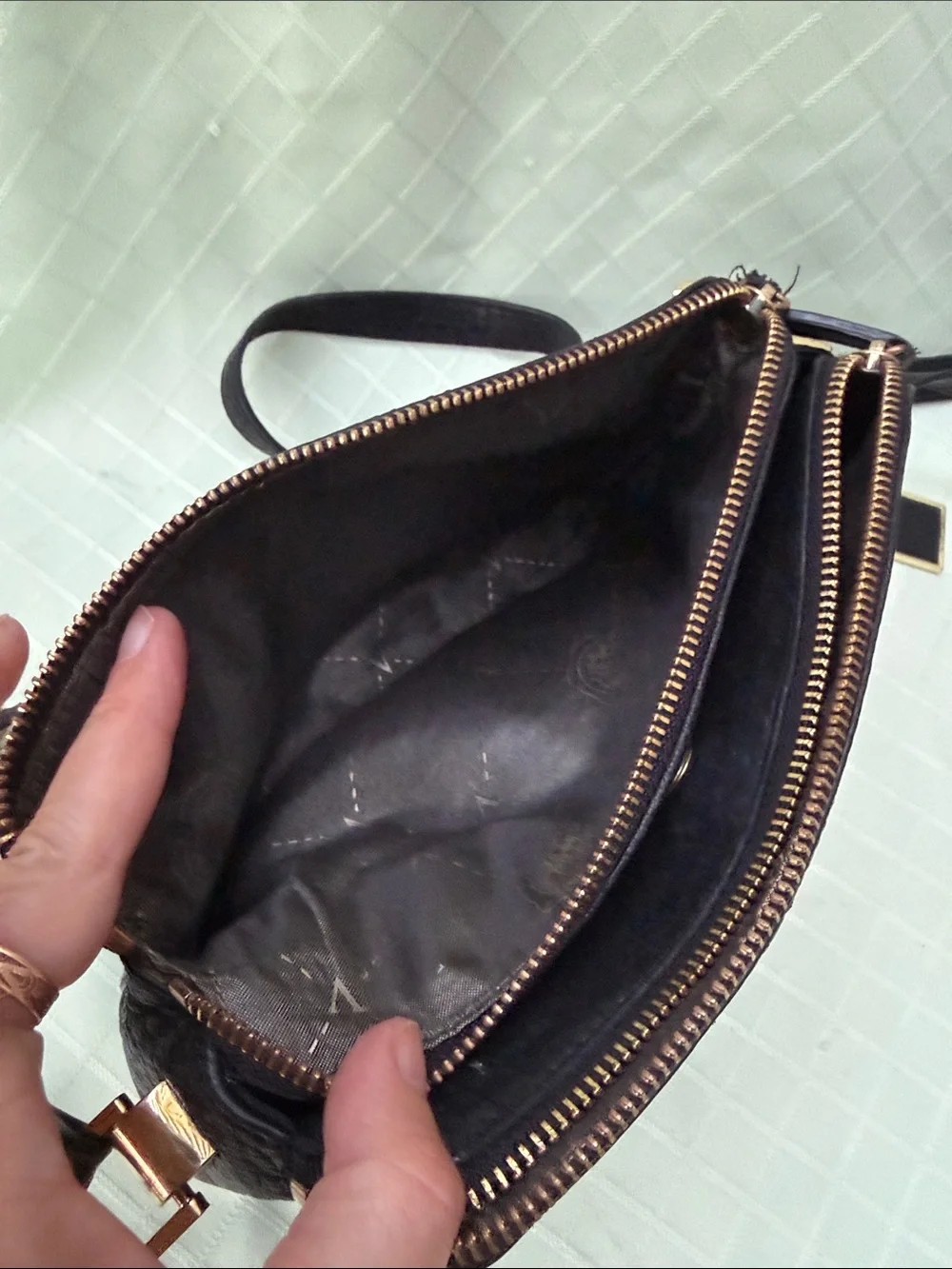 Vintage Vince Camuto Classic Black Pebbled Leather Crossbody Bag/Gold Hardware